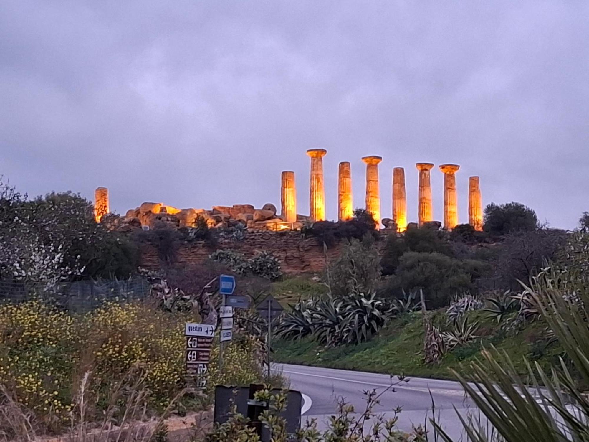 B&B Le Lumie "Il Cortiletto Del Centro" Agrigento Exterior foto