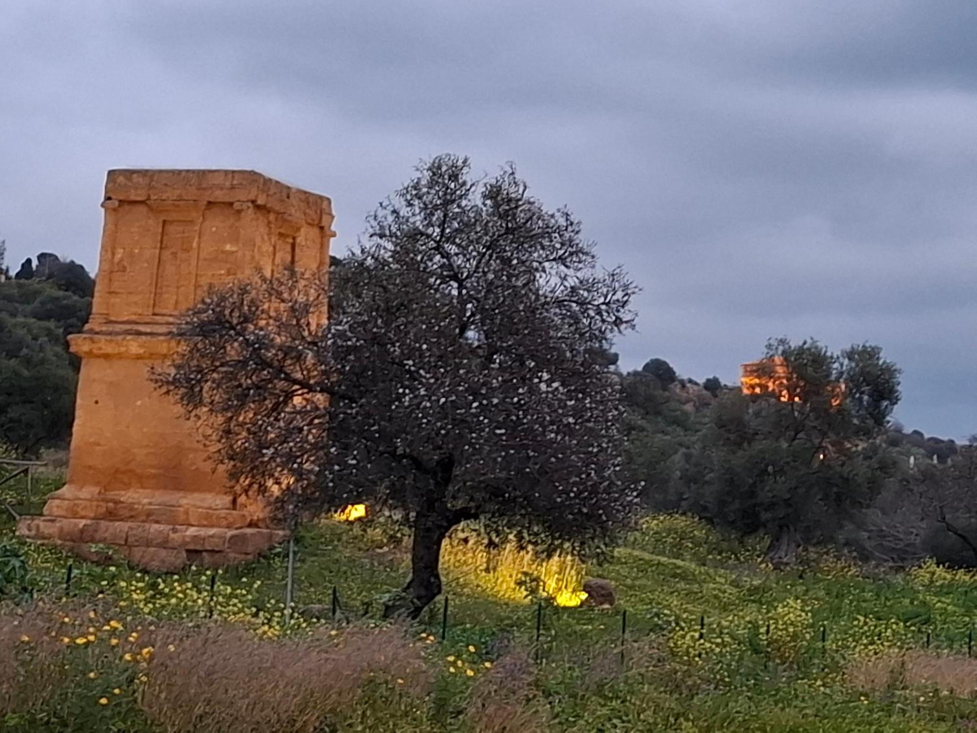 B&B Le Lumie "Il Cortiletto Del Centro" Agrigento Exterior foto
