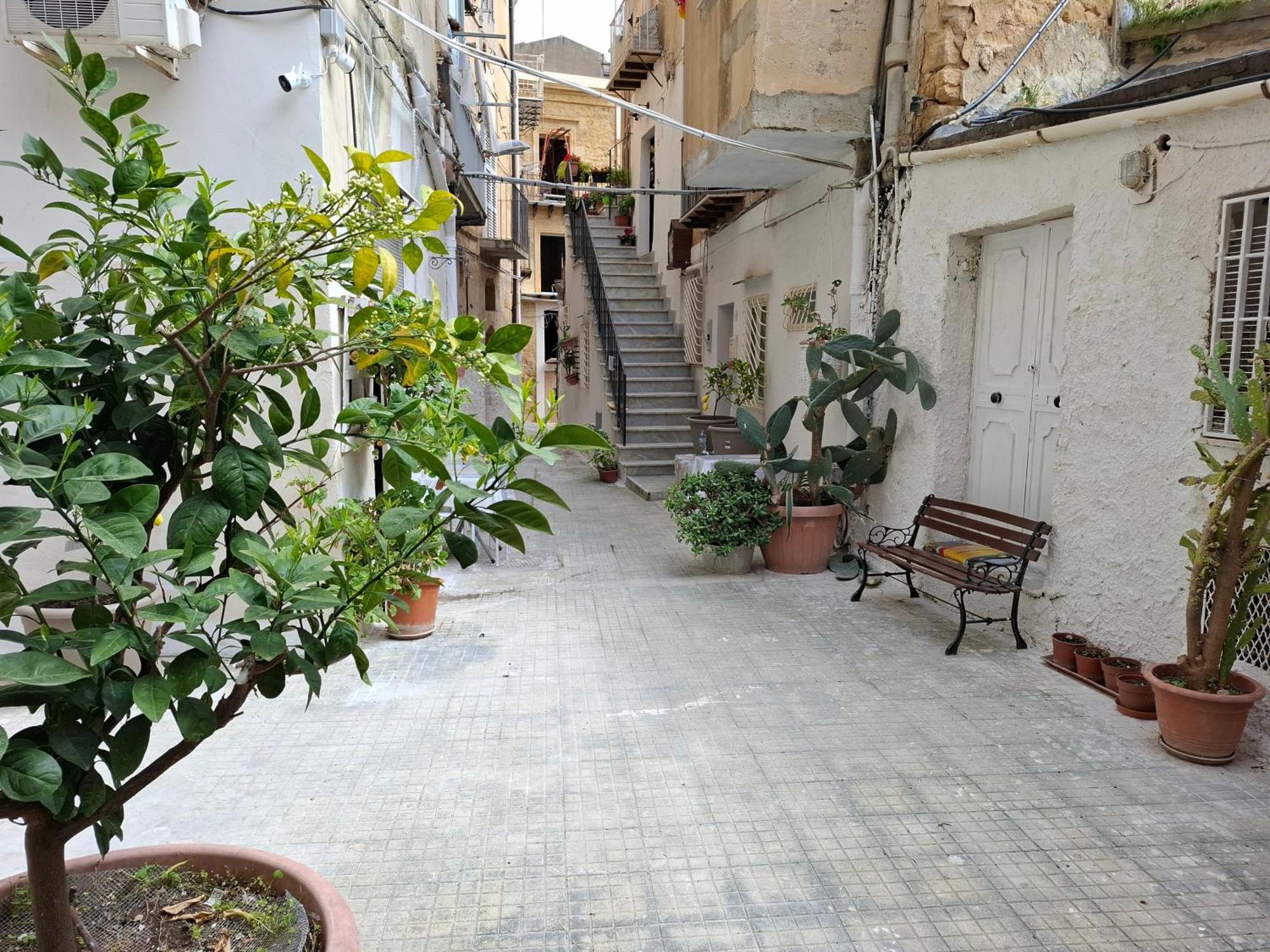 B&B Le Lumie "Il Cortiletto Del Centro" Agrigento Exterior foto
